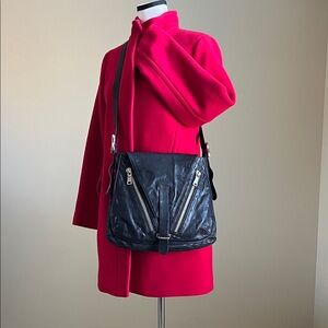 Treesje - Vintage - Black Leather Shoulder Bag with Silver Hardware - EUC